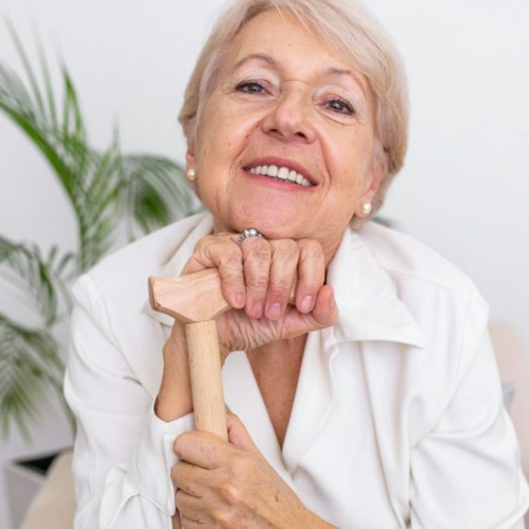 2025-3-26-15-5-55-741-prothese-dentaire-esthetique-conseils-sourire-parfaitement-naturel-1110x530